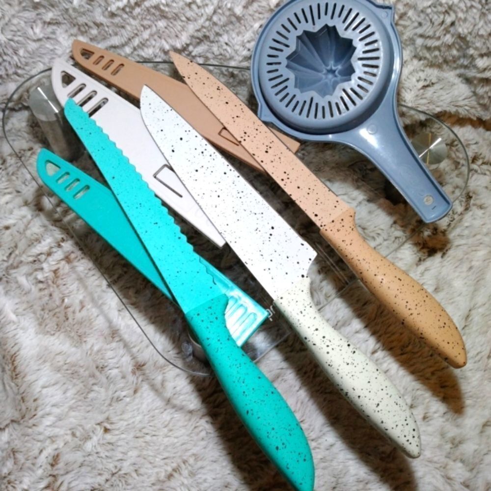 3 Tomodachi knives and a lemon squeezer